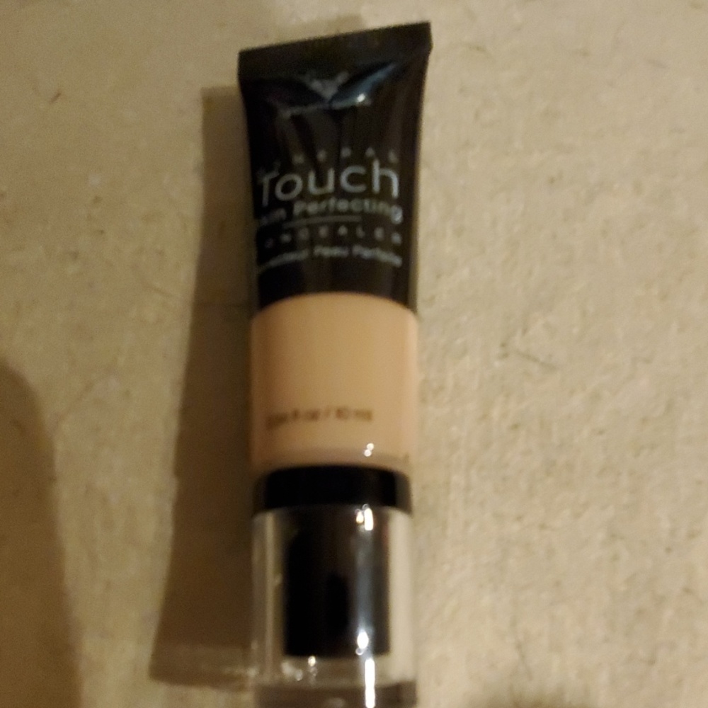YOUNIQUE MAKEUP